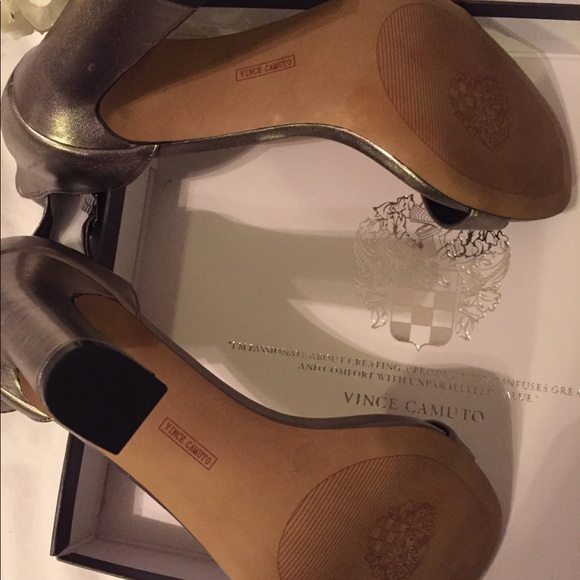 VINCE CAMUTO STRAPPY DRESS HEEL SANDALS - Picture 10 of 11